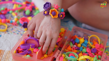 The Benefits of Encouraging a Love of Arts and Crafts in Kids through Toy Jewelry Making Kits